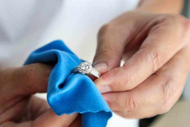  jewelry cleaning and maintaining tips