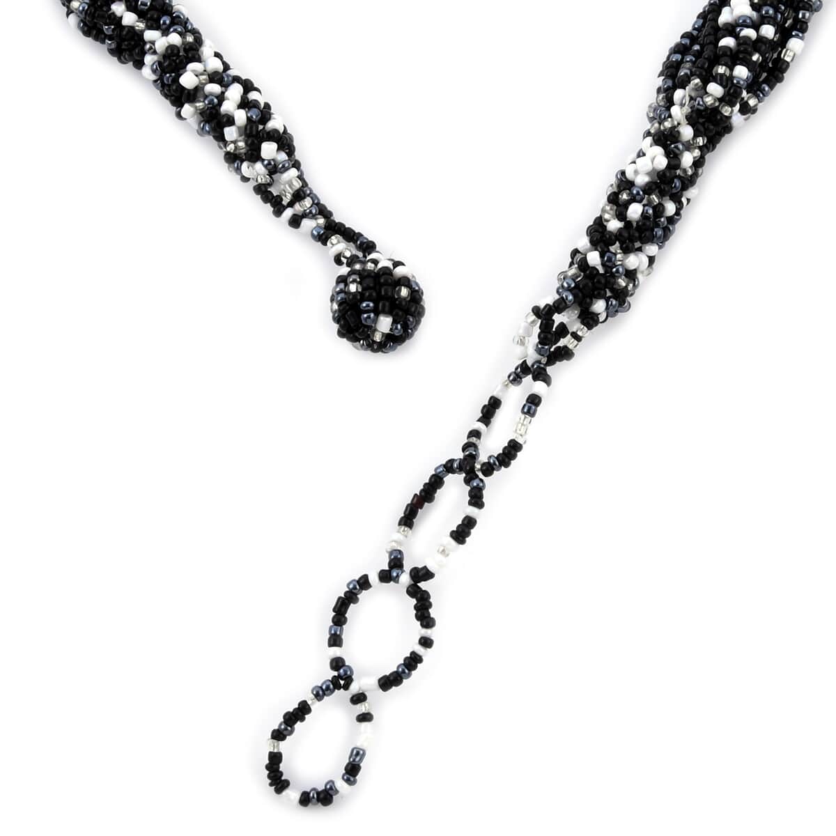 Black and White Glass Seed Bead Necklace (Approx 26 Inches) and Bracelet (7.5Inches) image number 4