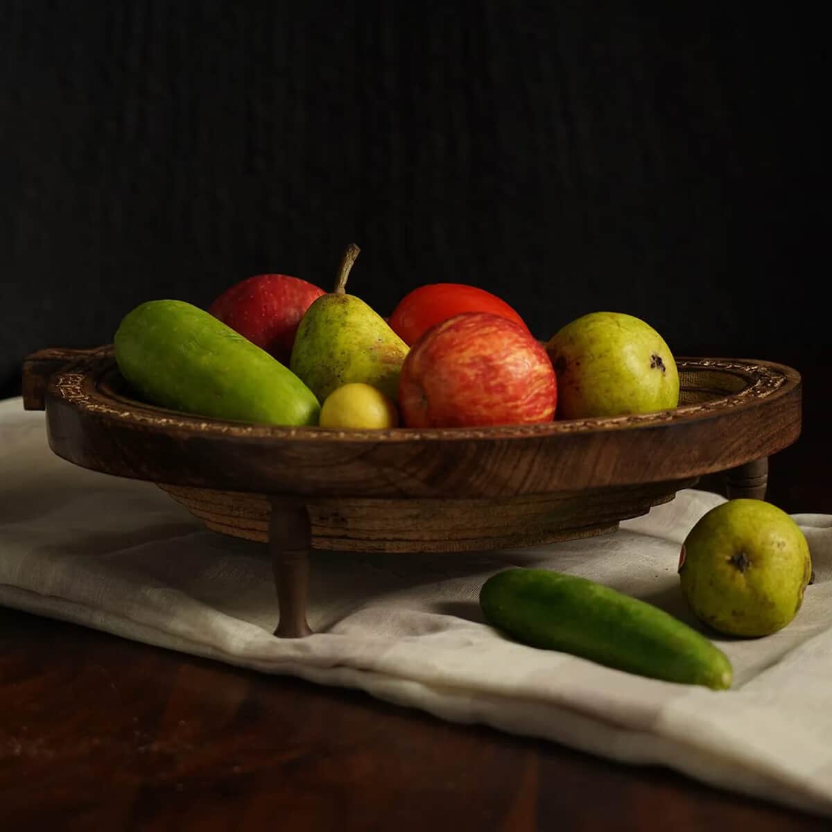 Mango Shape Hand carved Wooden Spring Tray with Small Legs, COLOR: Natural brown image number 1