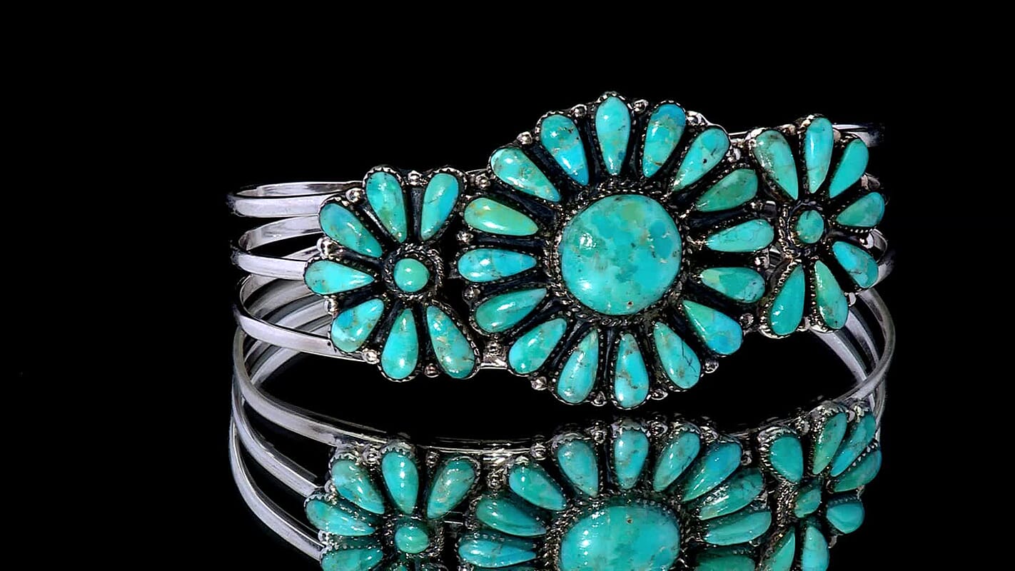 SANTA FE Style 20 ctw Kingman Turquoise Cuff Bracelet in Sterling Silver (7 in) 24.5 Grams