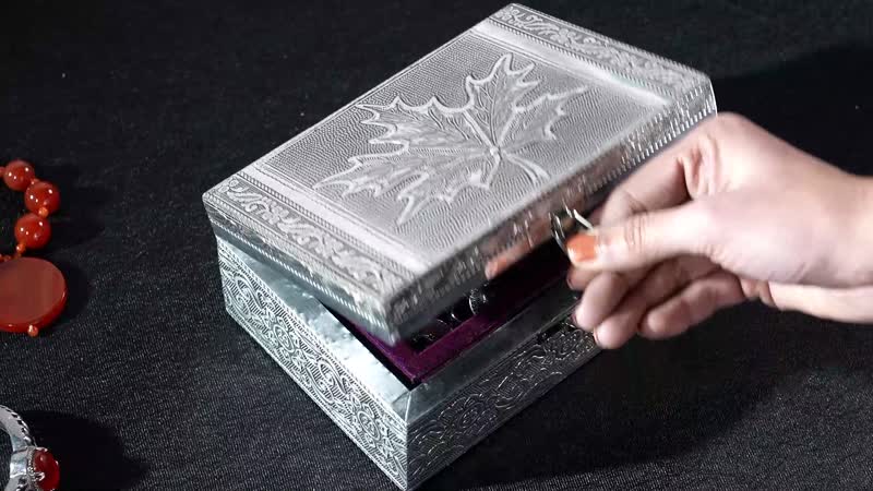 Aluminum Oxidized Maple Leaf Pattern Jewelry Box with Tray (7x5 in)
