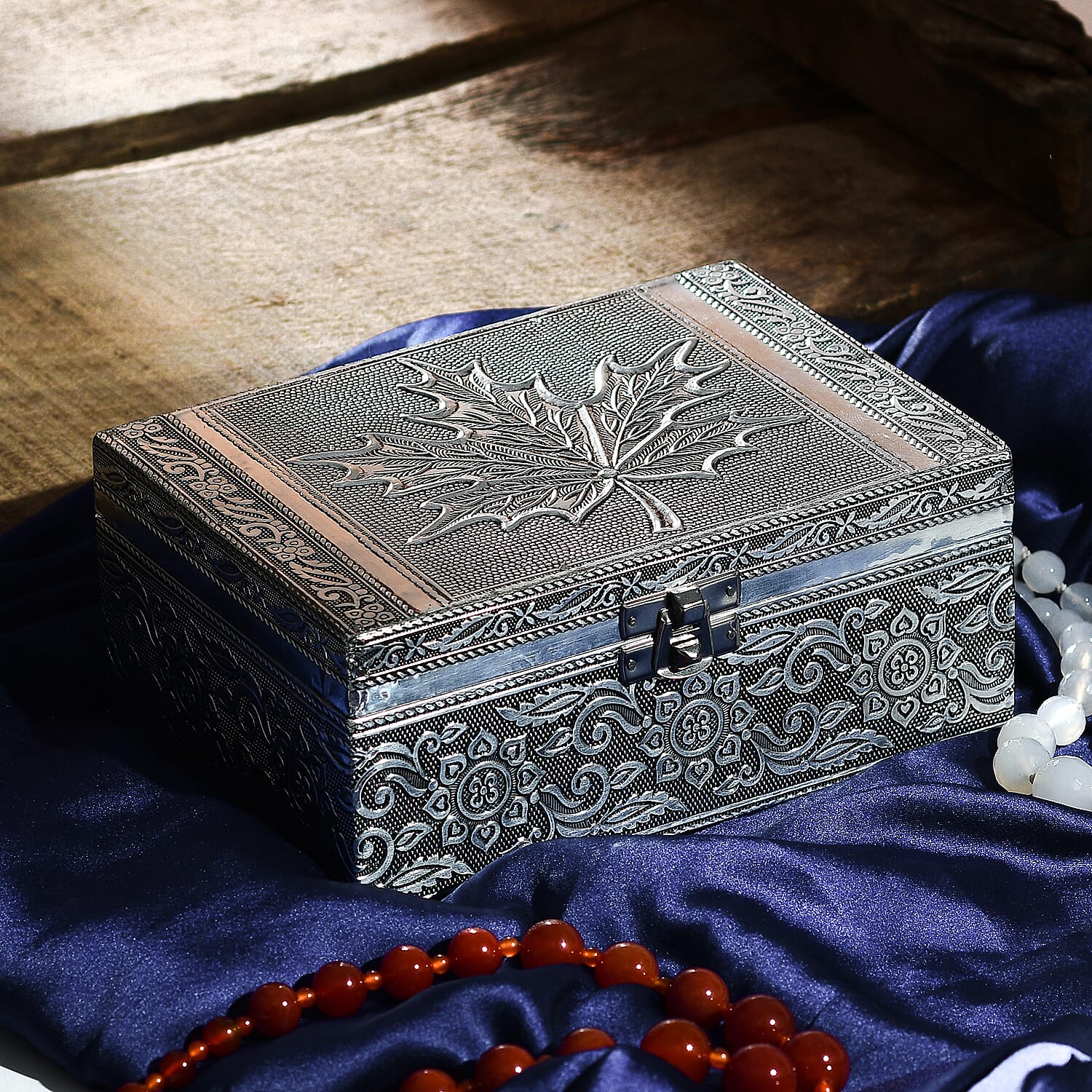 Aluminum Oxidized Maple Leaf Pattern Jewelry Box with Tray