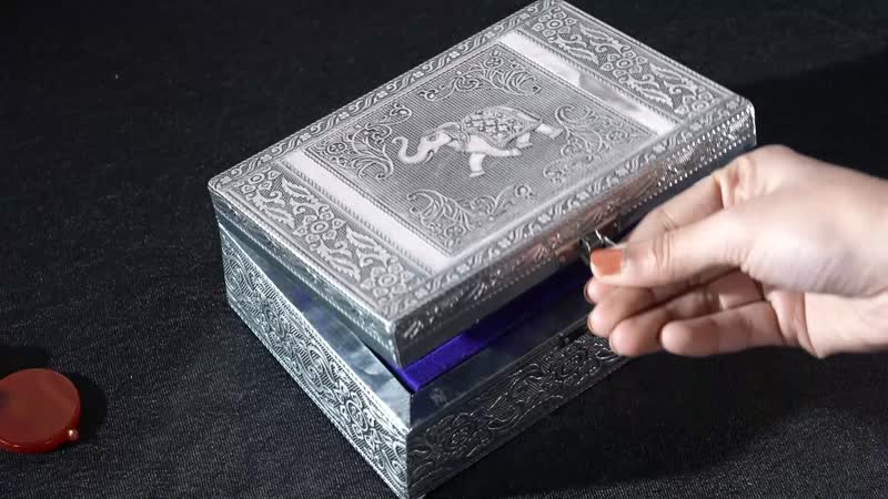 Aluminum Oxidized Maple Leaf Pattern Jewelry Box with Tray (7x5 in)