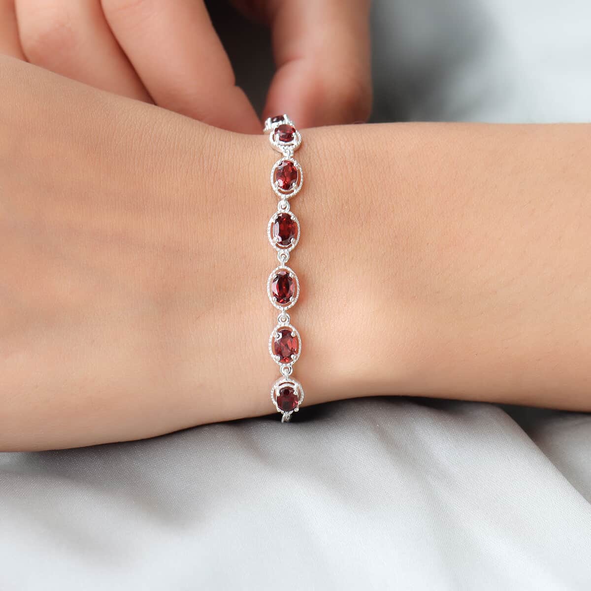 Mozambique Garnet Bolo Bracelet in Sterling Silver 4.10 ctw image number 4