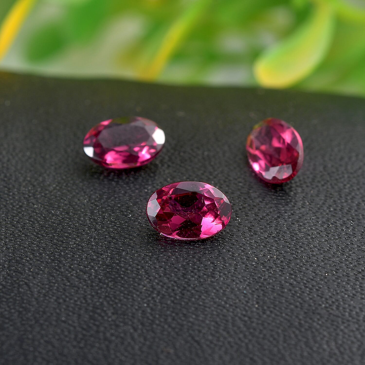 Orissa Rhodolite Garnet Set of 3 (Ovl 6x4 mm) 1.34 ctw Loose Gemstone