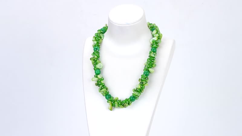 Red Shell and Faceted Beaded Necklace 20-23 Inch in Silvertone