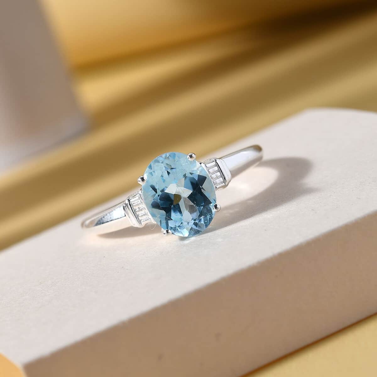 Sky Blue Topaz 2.85 ctw Solitaire Ring in Sterling Silver (Size 6.0) image number 3