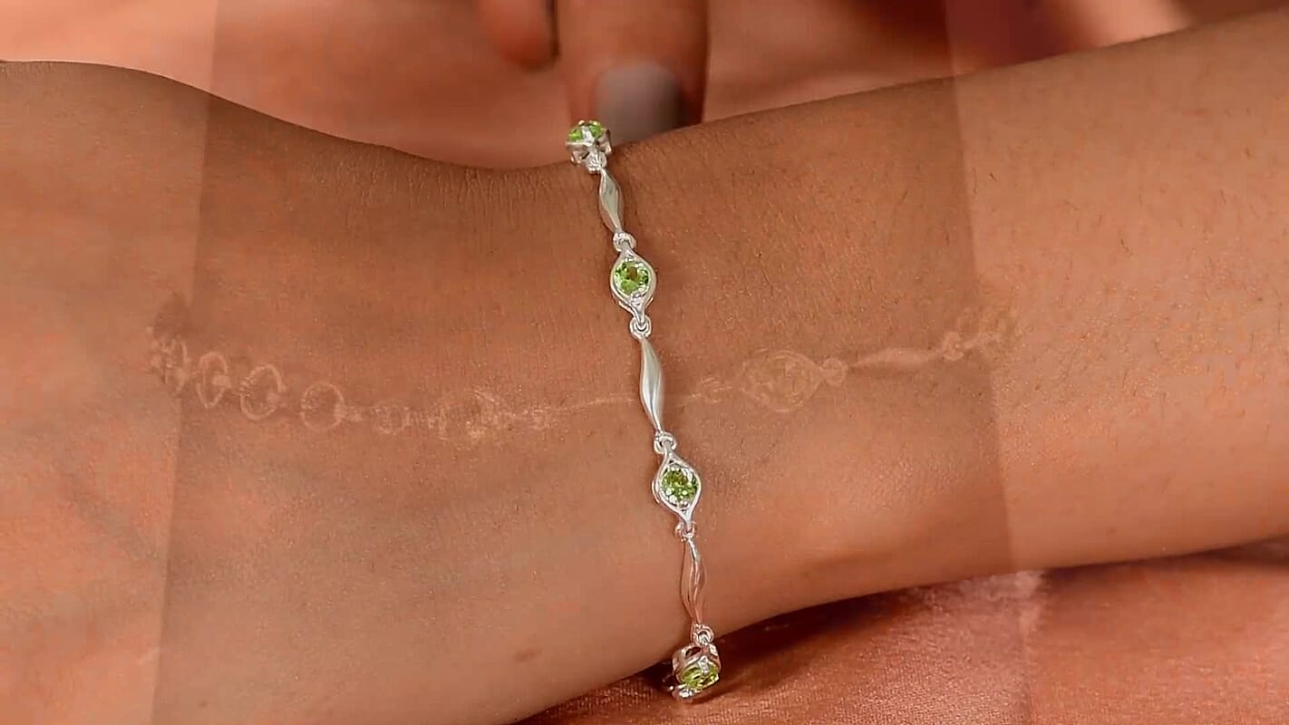 Peridot Station Bracelet in Sterling Silver (7.25 In) 1.00 ctw