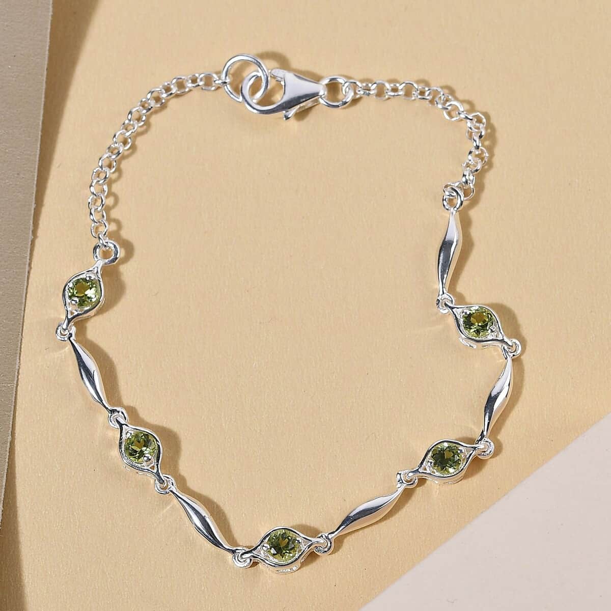 Peridot 1.00 ctw Station Bracelet in Sterling Silver (7.25 In) image number 3