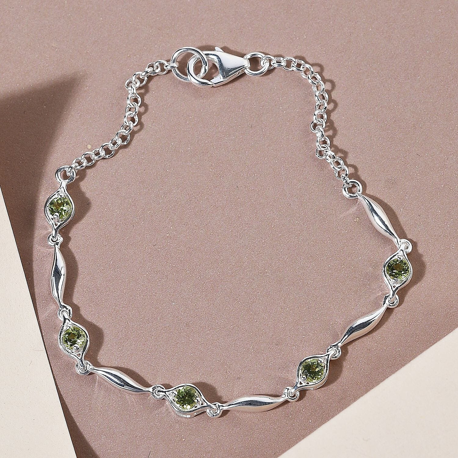 D'Joy Hebei Peridot 1.00 ctw Station Bracelet in Sterling Silver (7.25 In)