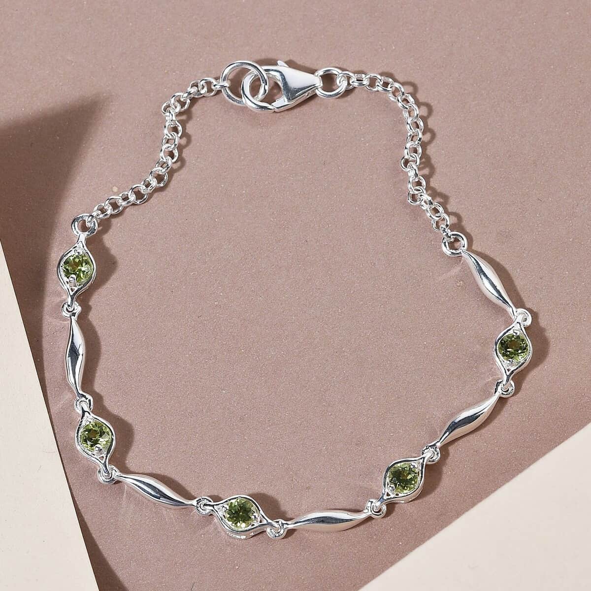 Peridot 1.00 ctw Station Bracelet in Sterling Silver (7.25 In) image number 4