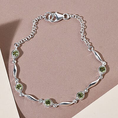 D'Joy Hebei Peridot 1.00 ctw Station Bracelet in Sterling Silver (7.25 In)