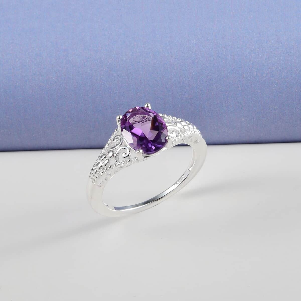 Bolivian Amethyst 1.65 ctw Solitaire Ring in Sterling Silver (Size 6.0) image number 4