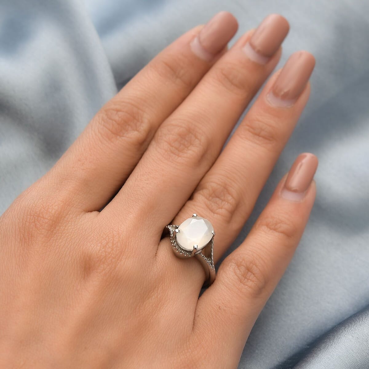 Sri Lankan Silver Moonstone 3.25 ctw Split Shank Ring in Stainless Steel (Size 5.0) image number 3
