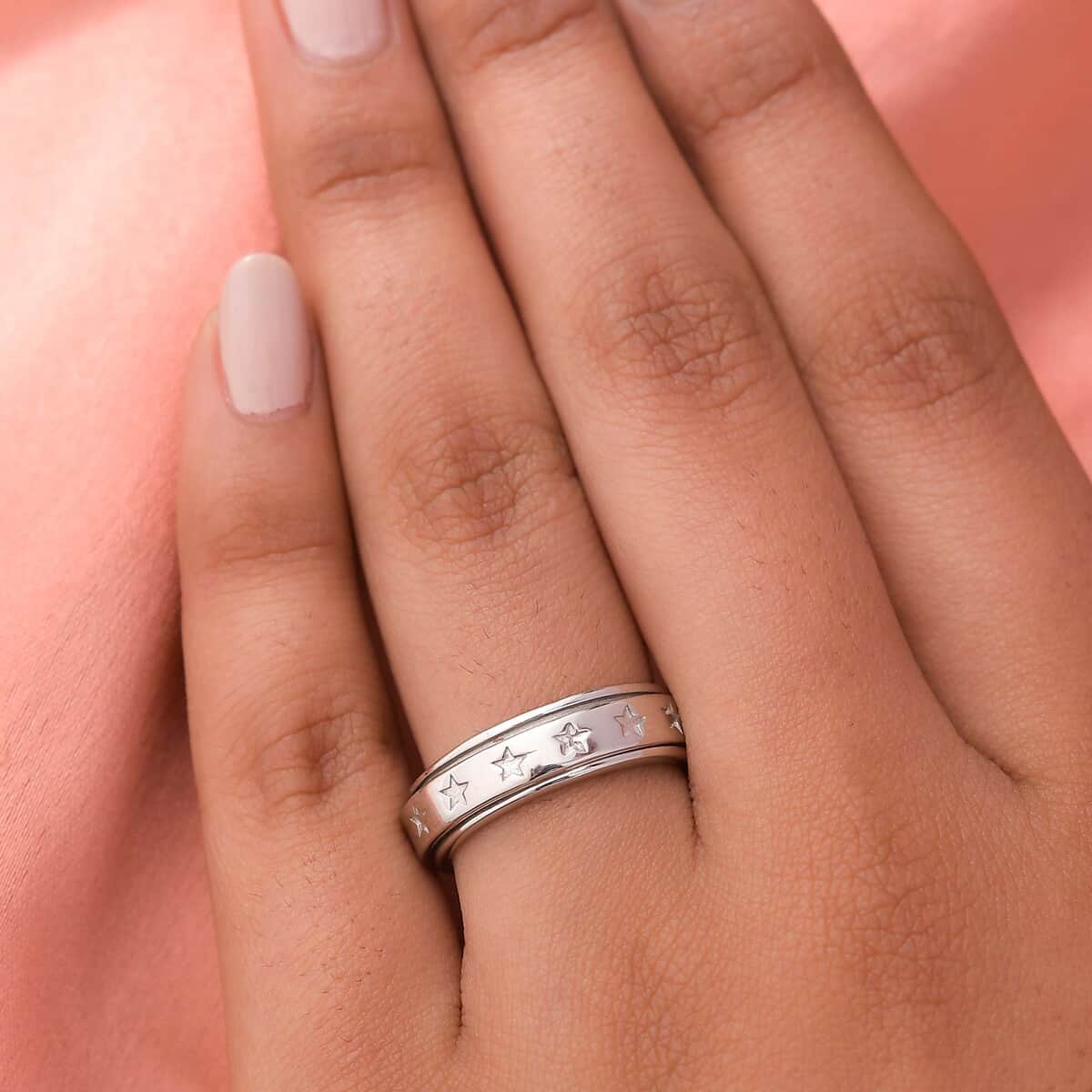 Stars Spinner Band Ring in Sterling Silver Promise Rings (Size 6.0) 6.20 Grams image number 1