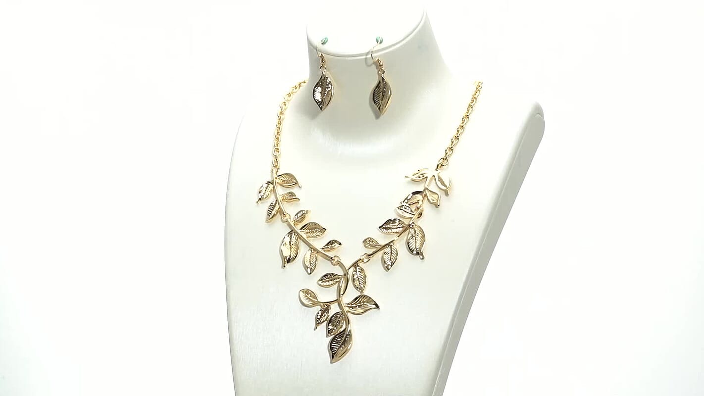 Leaf Earrings and Necklace 22 Inches in Goldtone