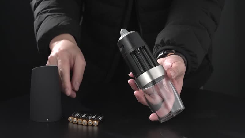 Gravity Electric Salt or Pepper Mill (7.5 in) (6AAA Batteries Not Included)