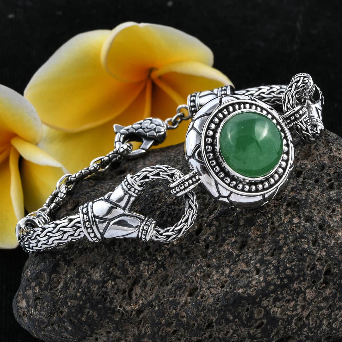 Bali Legacy Green Jade (D) Toggle Clasp Bracelet in Sterling Silver (7.50 In) 10.00 ctw image number 1