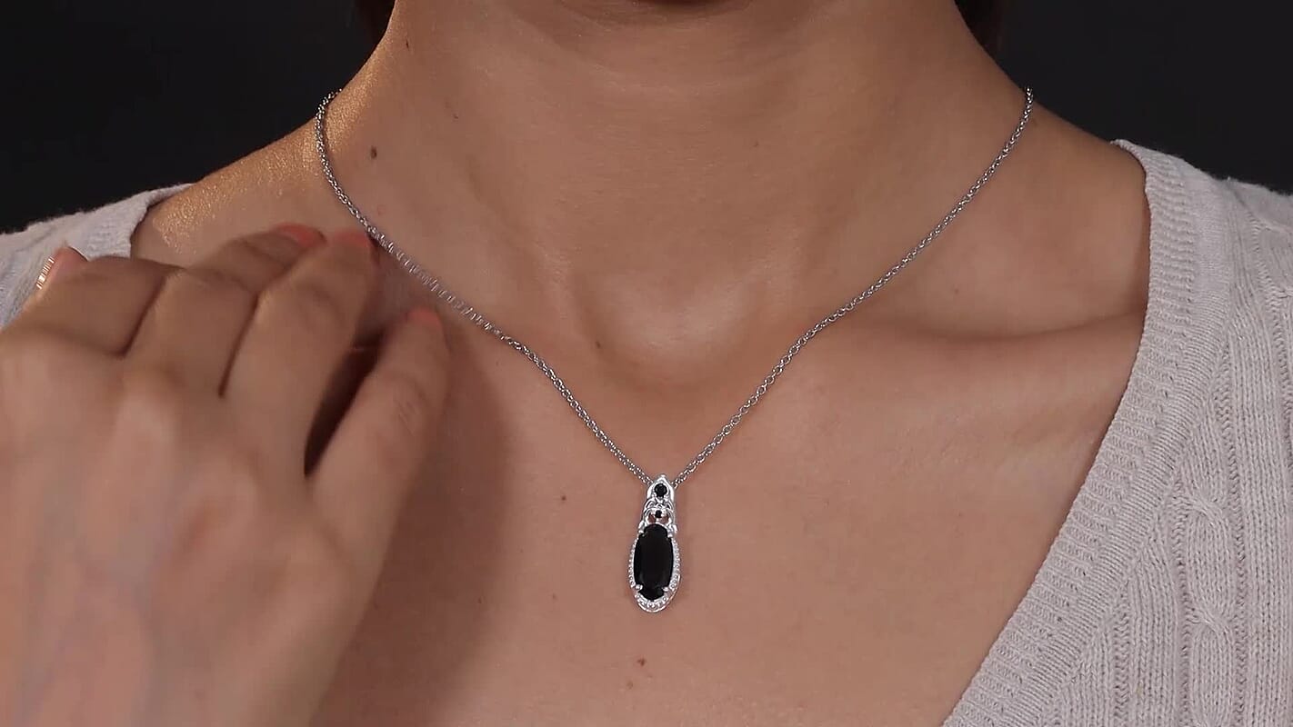 Natural Thai Black Spinel Magnetic Clasp Pendant Necklace 20 Inches in Sterling Silver 4.32 ctw