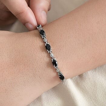 Thai Black Spinel - Product card gallery slide 3 (10176379322681)