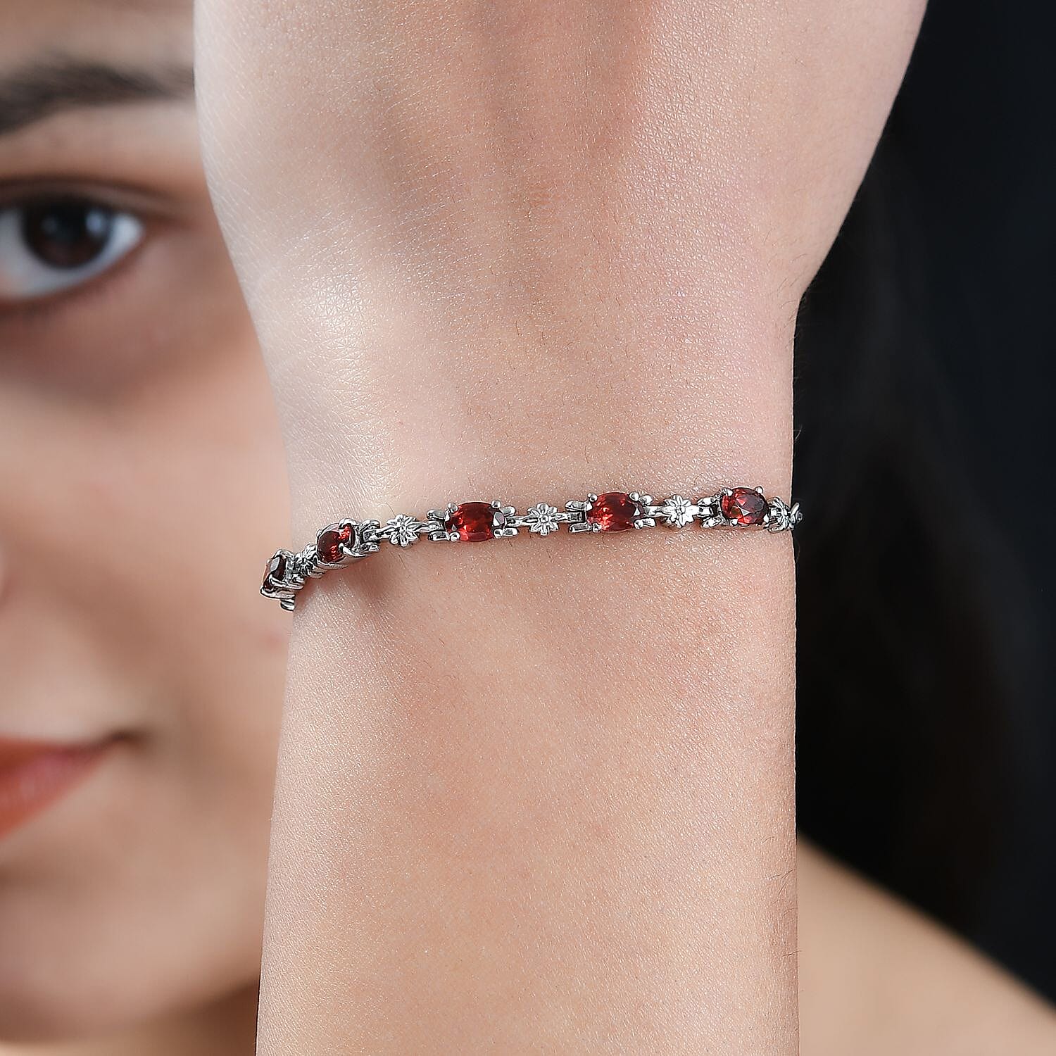 Mozambique Garnet 2.70 ctw Bolo Bracelet in Stainless Steel