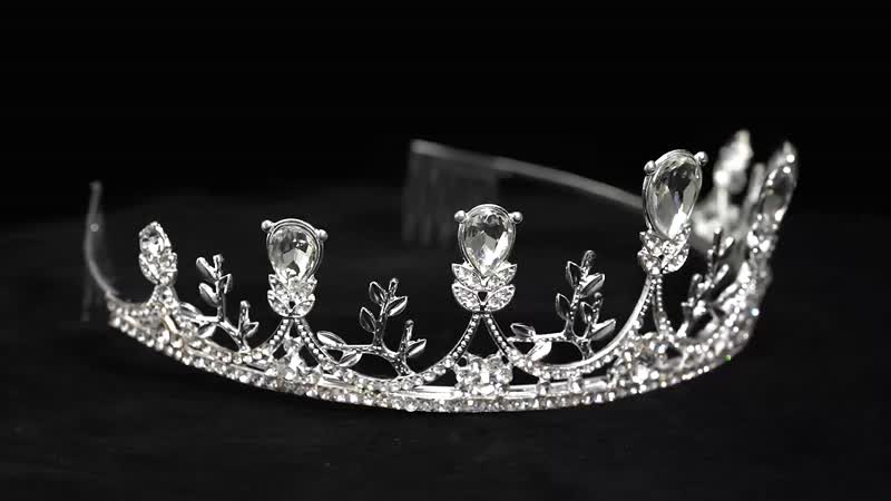 Value Buy Austrian Crystal Floral Heart Tiara in Silvertone