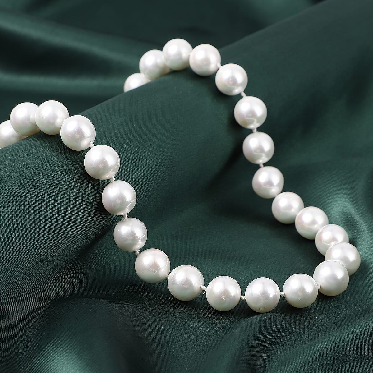 Lustrous White Color Shell Pearl Bead Necklace in Silvertone|Beaded Necklace With Magnetic Clasp| Jewelry Gifts For Women  (20 Inches) image number 1