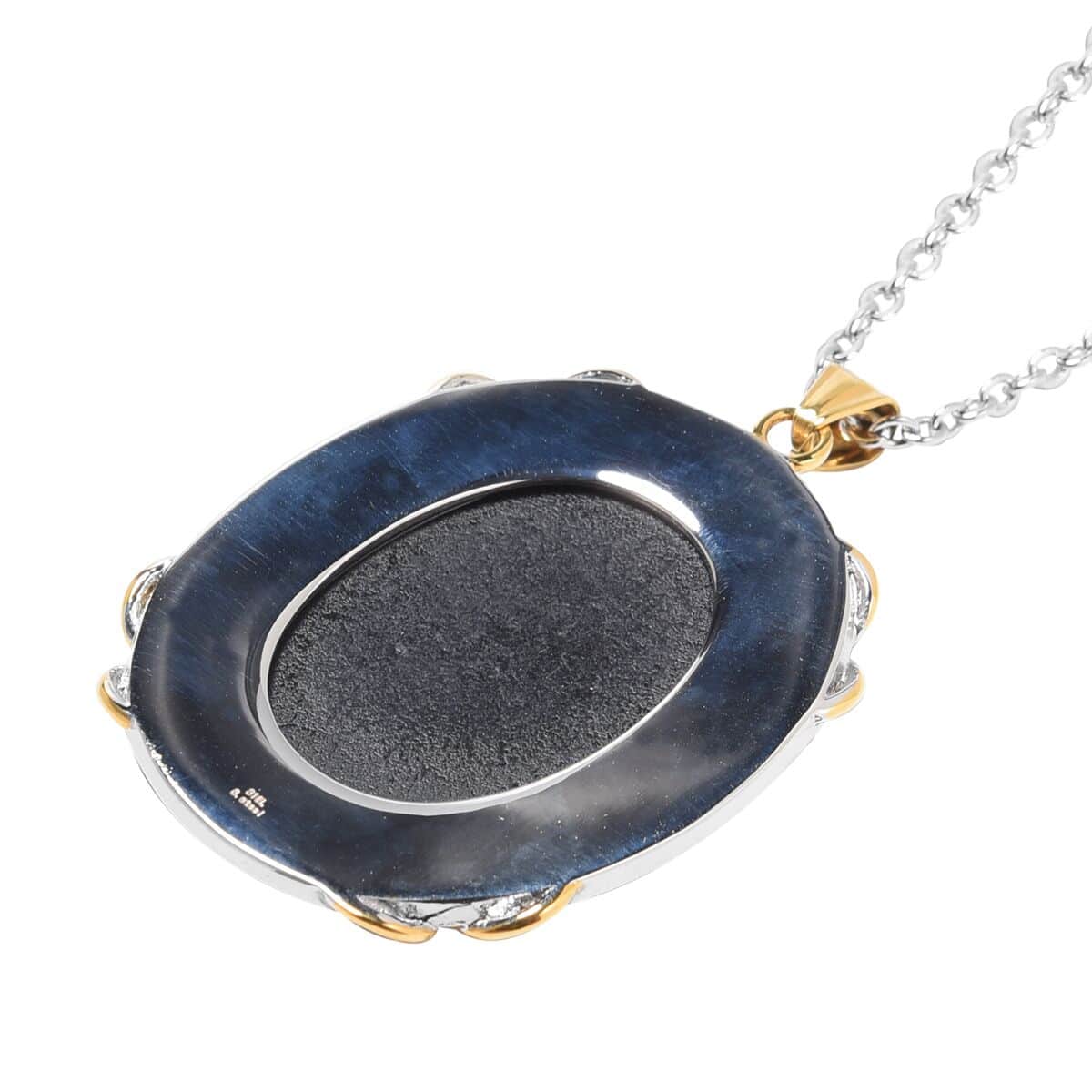 Gray Cameo and Austrian Crystal Pendant Necklace 20 Inches in ION Plated Yellow Gold and Stainless Steel image number 4