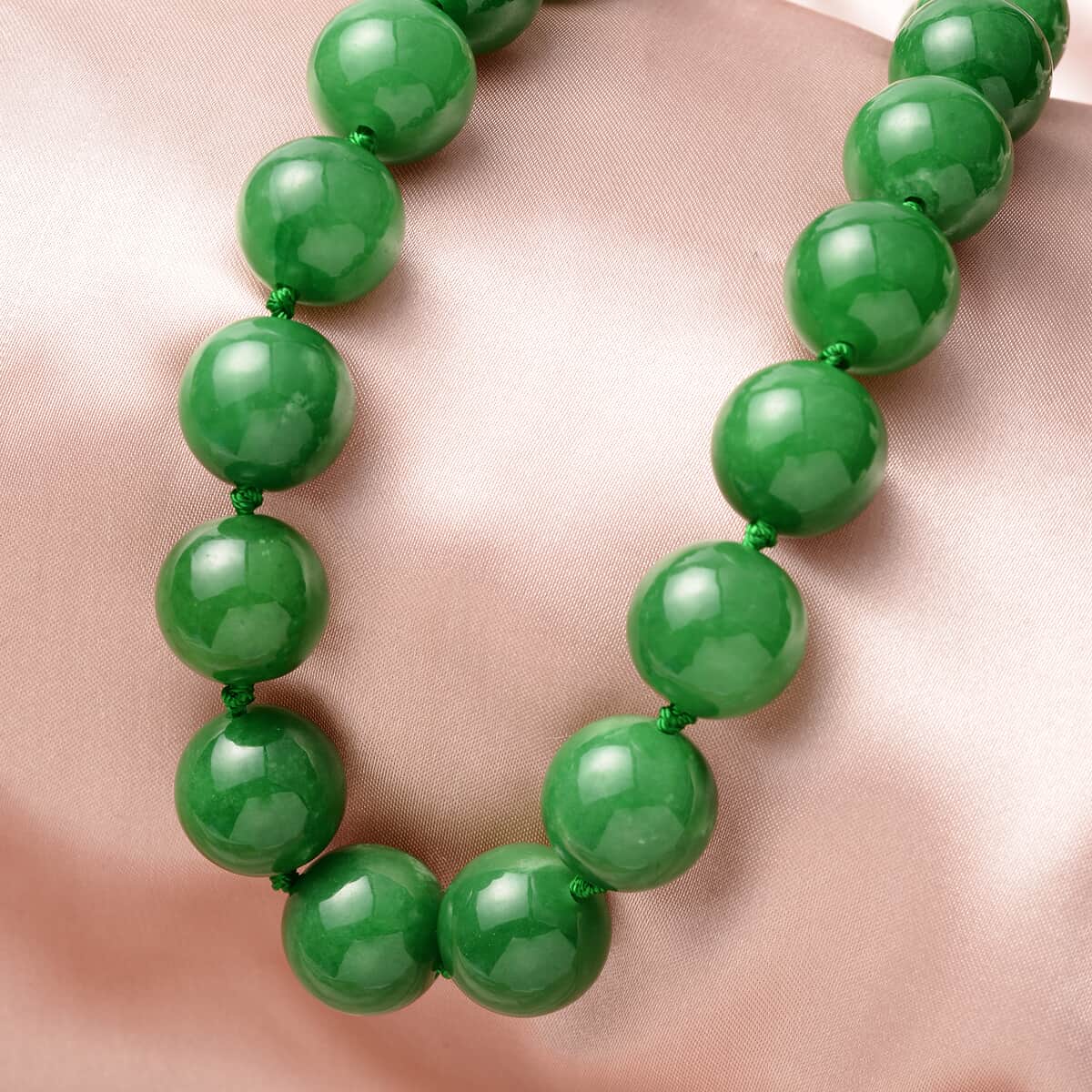 Green Jade 15-17mm Beads Adjustable Necklace 18-24 Inches in Sterling Silver with Magnetic Clasp 1006.80 ctw image number 1