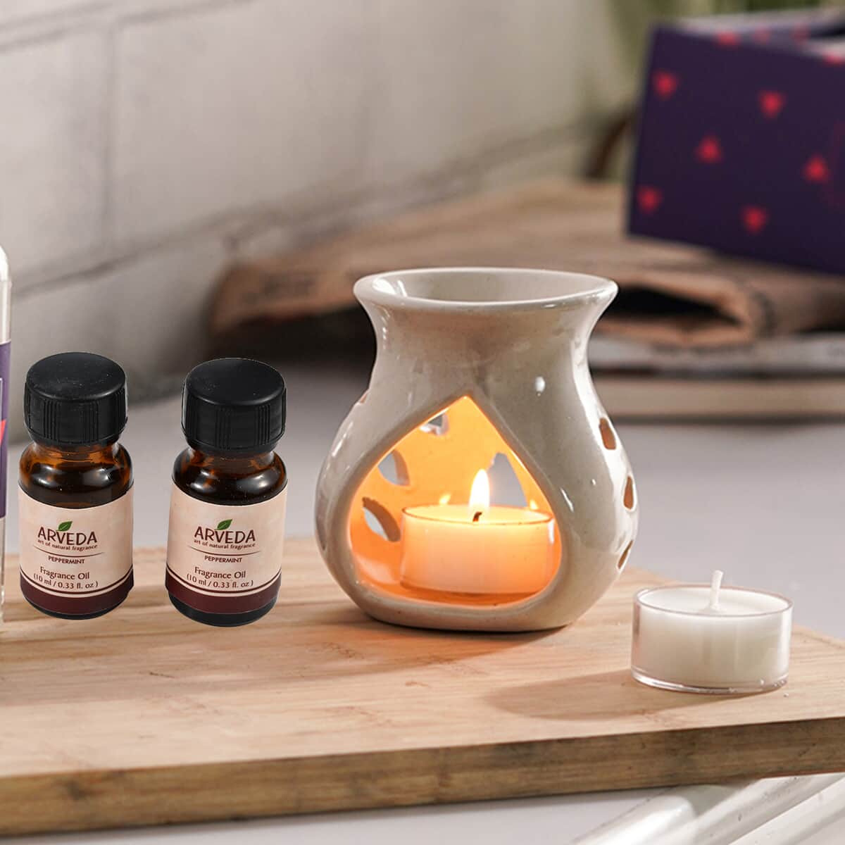 Arveda Peppermint Fragrance Gift Set (Ceramic Aroma Oil Burner, 2x Fragrance Oils, 2 Tea Light Candles, & Fragrance Sachet) image number 1