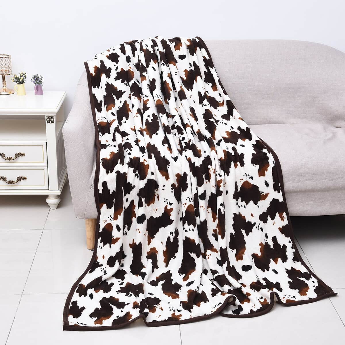 Homesmart Heirloom Cow Print Super Soft Warm & Cozy Throw Blanket Microfiber soft Blanket Bedding Home Decor image number 0