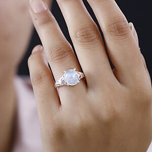 Kuisa Rainbow Moonstone Solitaire Ring in Sterling Silver (Size 5.0) 3.10 ctw