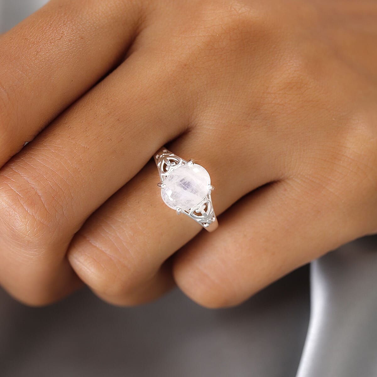 Kuisa Rainbow Moonstone Solitaire Ring in Sterling Silver (Size 8.0) 3.35 ctw image number 4