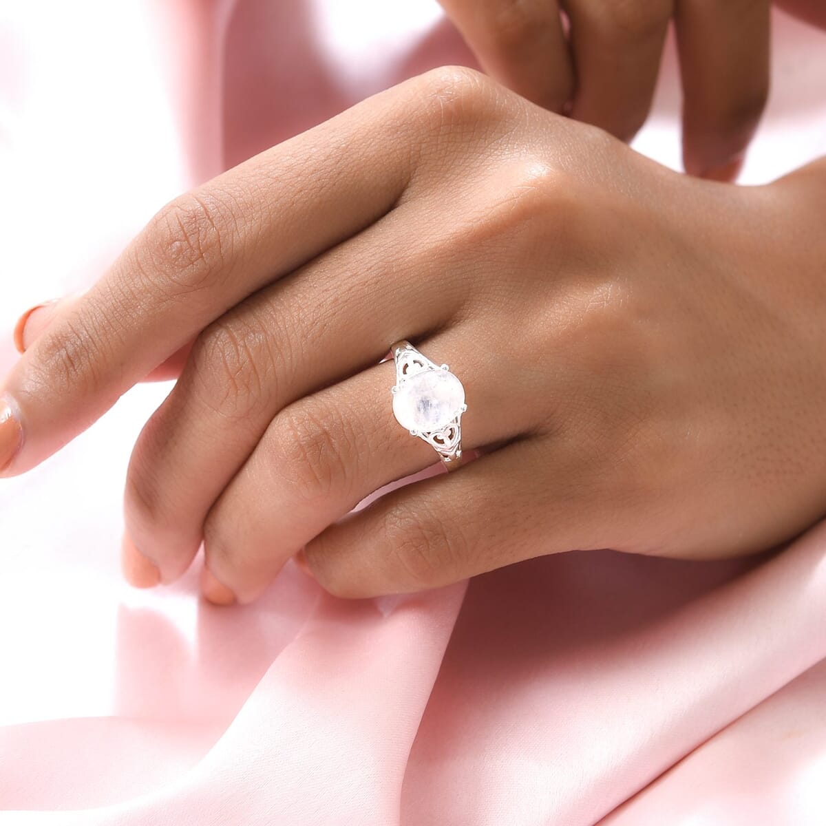 Kuisa Rainbow Moonstone Solitaire Ring in Sterling Silver (Size 9.0) 3.35 ctw image number 2