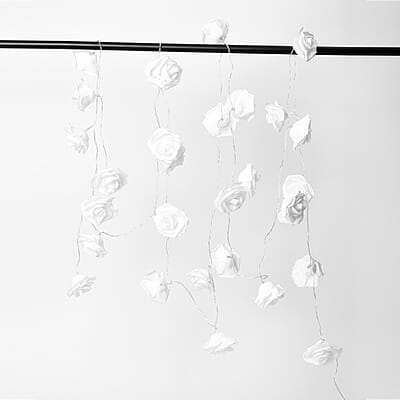 30 Warm LED Rose String Lights (3xAA Not included)