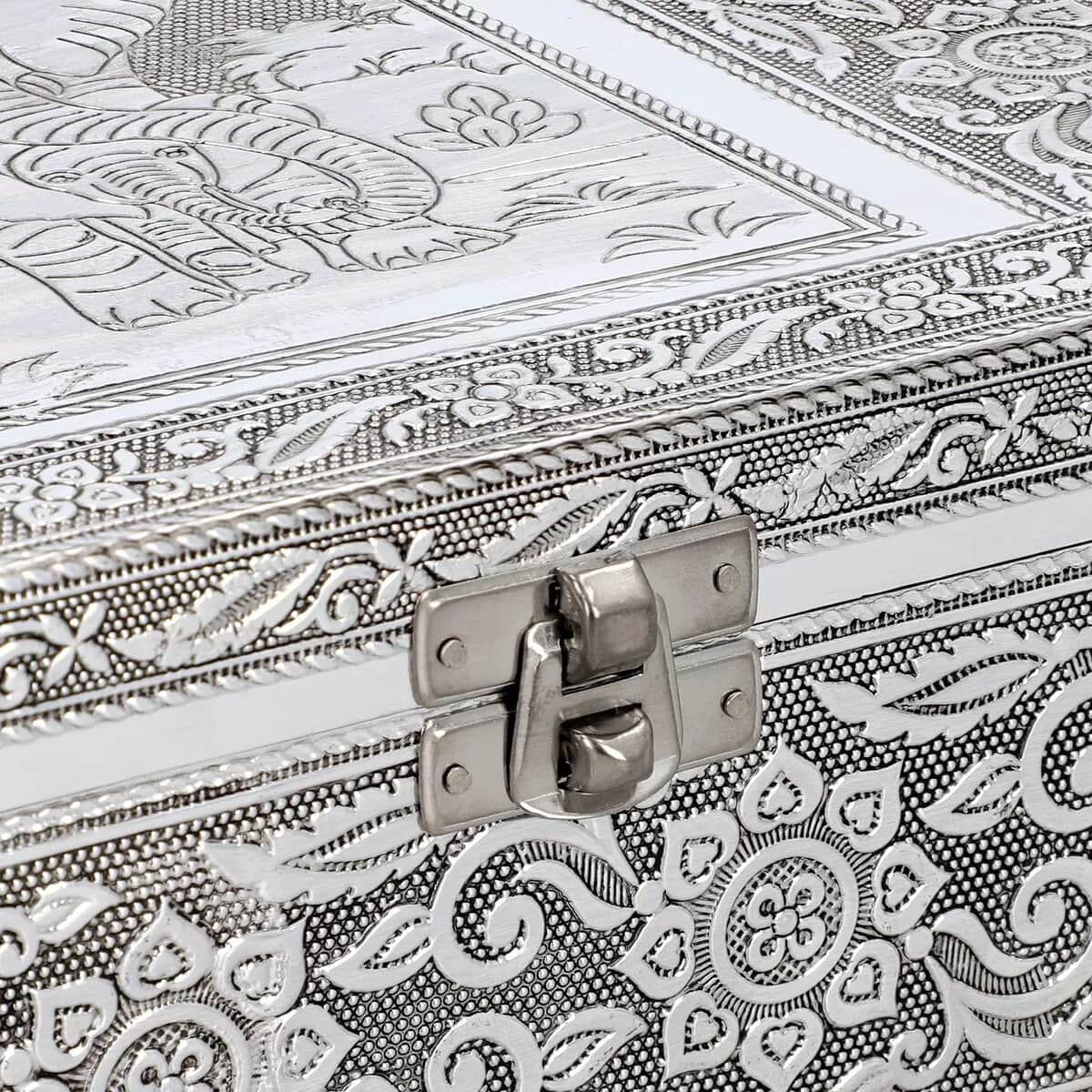 Aluminium Oxidized Elephant Family Embossed Movable Tray Jewelry Box image number 4