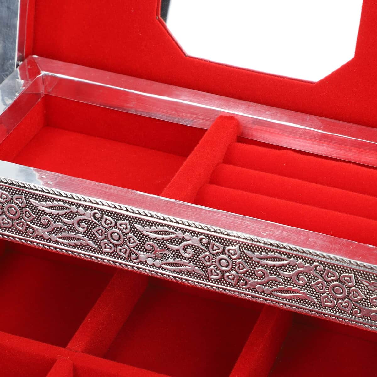 Aluminium Oxidized Elephant Family Embossed Movable Tray Jewelry Box image number 6