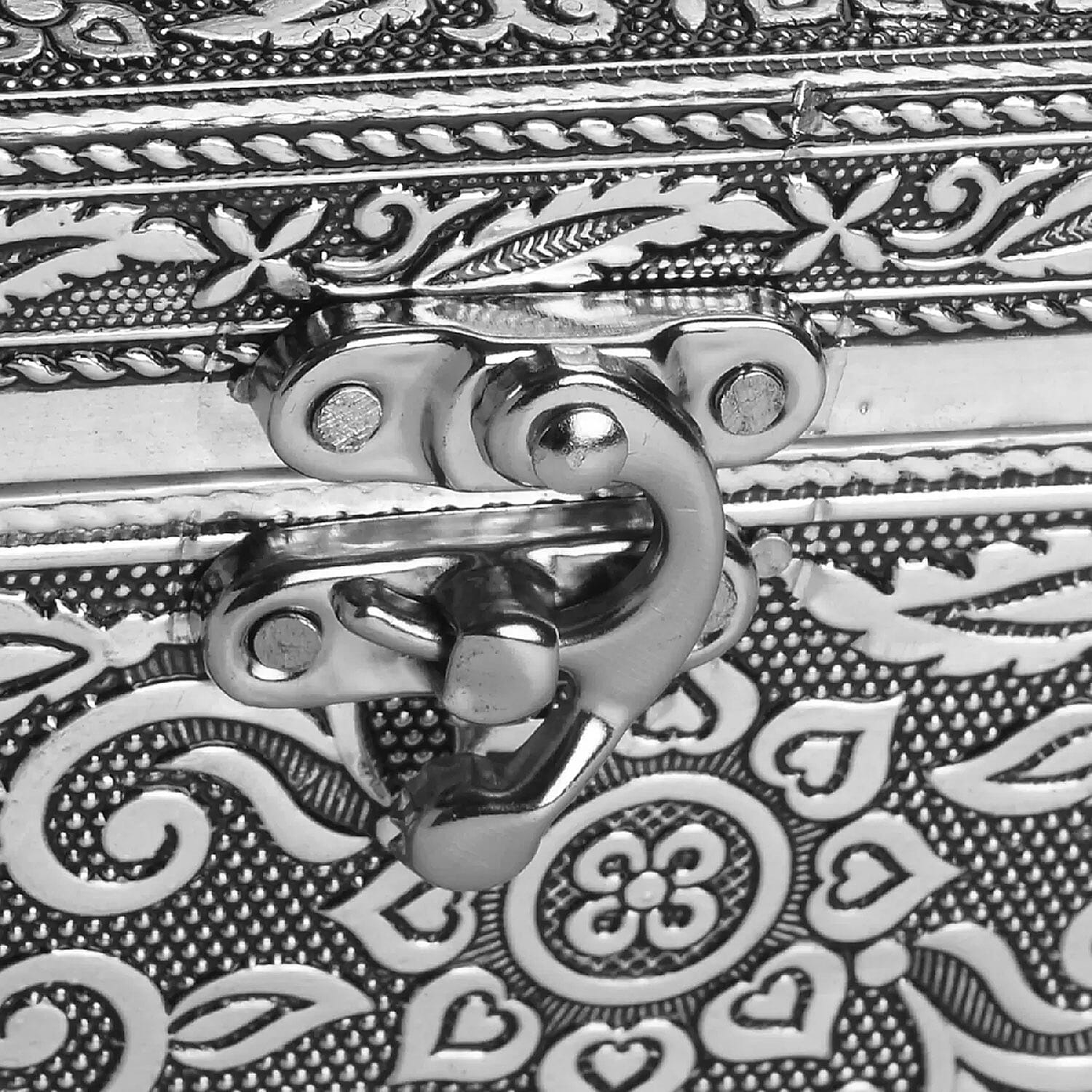 Aluminium Oxidized Dog Family Embossed Movable Tray Portable Jewelry Box for Women | Briefcase Style Jewelry Box | Jewelry Holder | Jewelry Storage | Jewelry Organizer