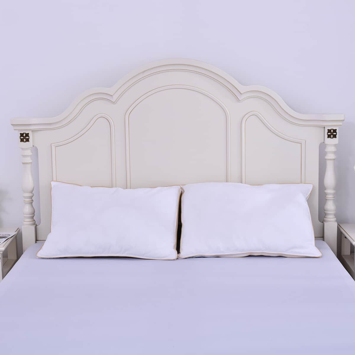 Homesmart Set of 2 White Down Alternative Pillow Protectors with Golden Piping (Full, Microfiber) image number 2
