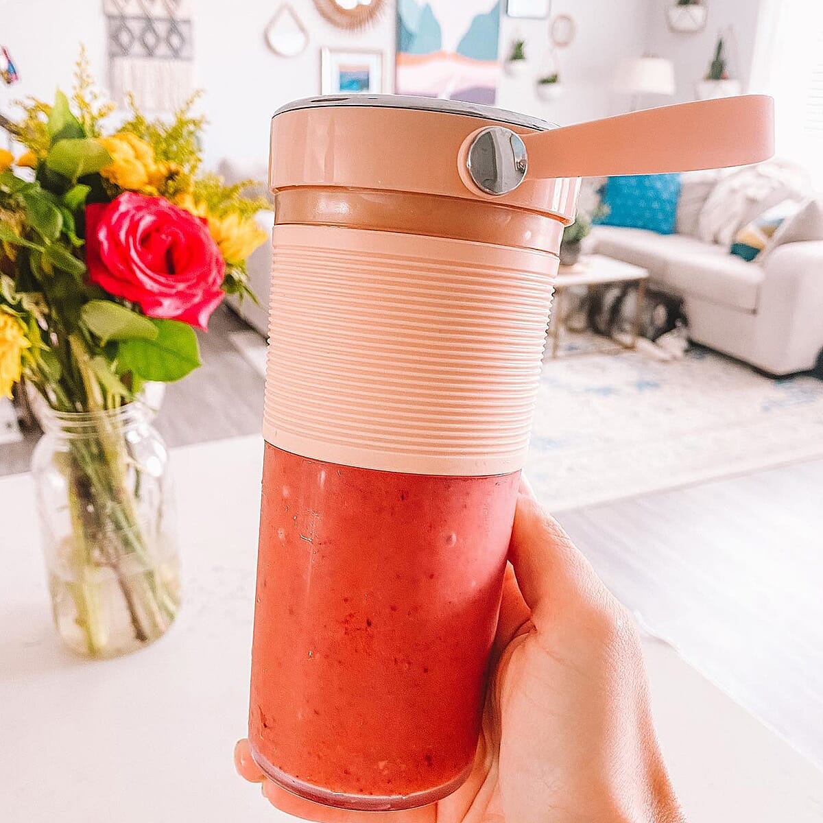 Pink Lightweight Portable Juicer Blender with USB image number 4