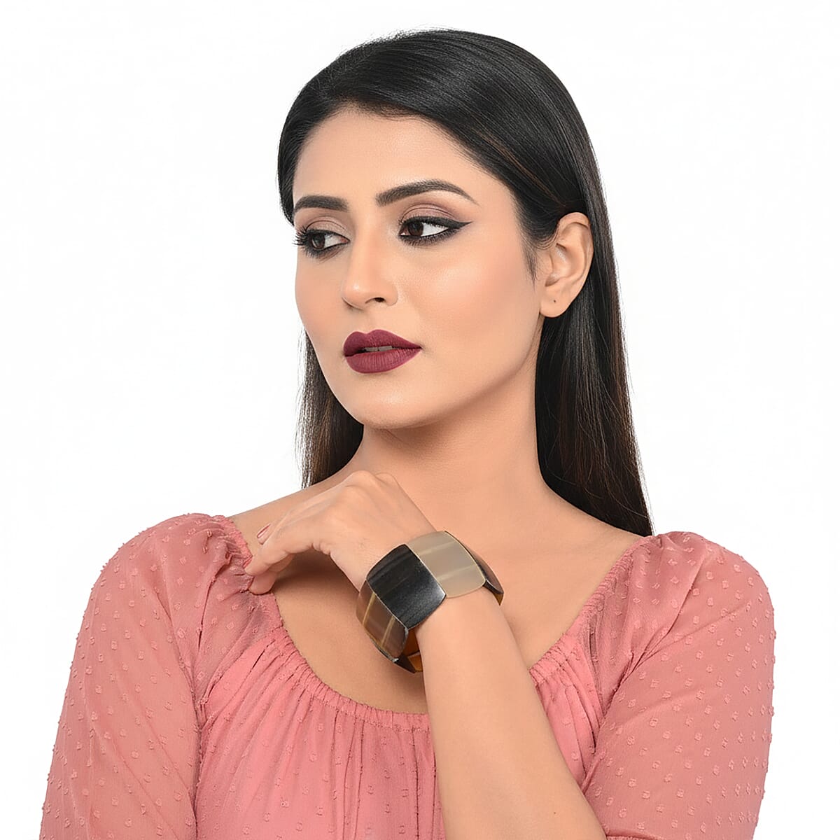 Super Find Natural Brown & Black Buffalo Horn Cushion Shape Stretch Bracelet image number 1