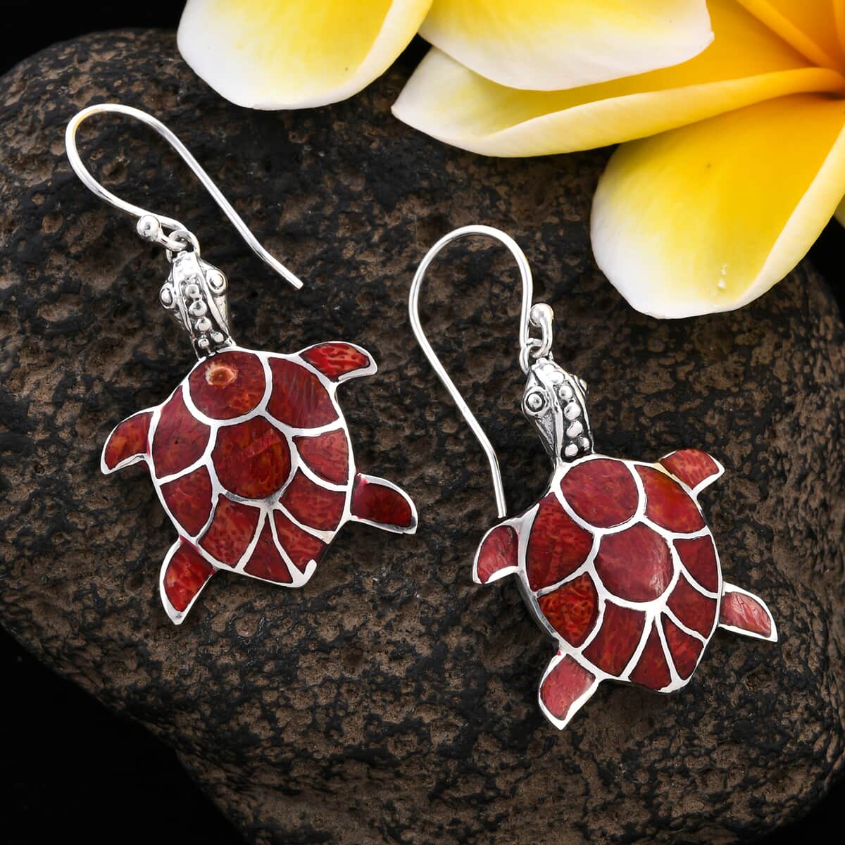 Sponge Coral Turtle Earrings in Sterling Silver image number 1