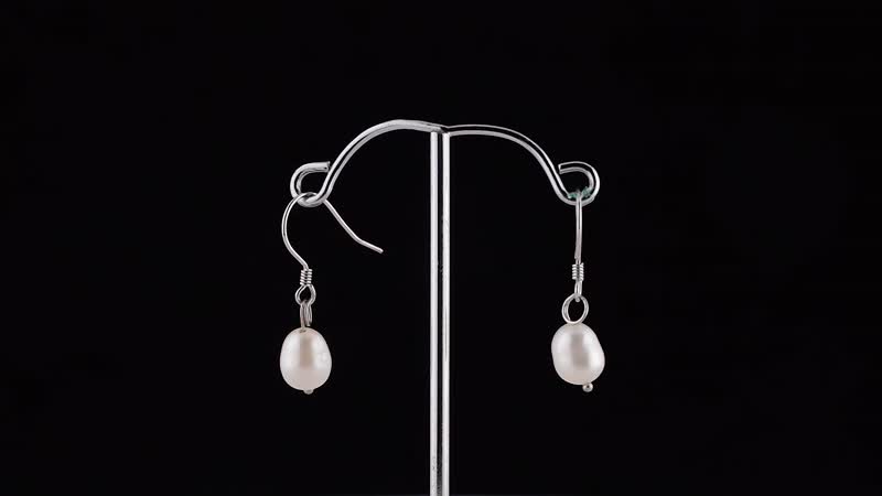 Freshwater Cultured Pearl Stretch Bracelet and Earrings in Sterling Silver