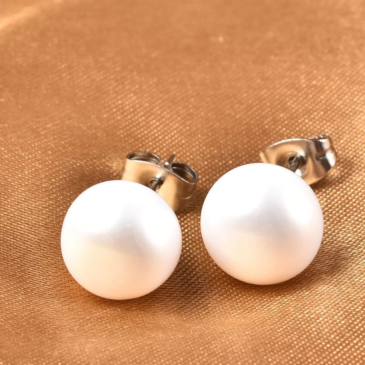 Set of 5 Freshwater White Cultured Pearl Stud Earrings in Stainless Steel image number 1