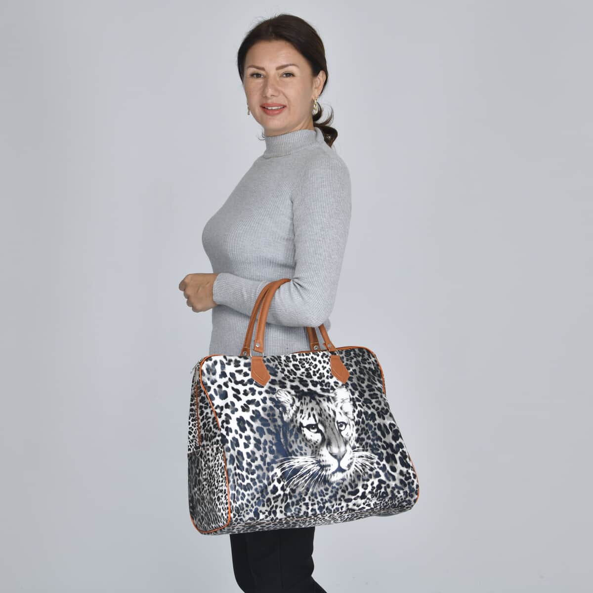 Black, White Leopard Pattern Tote Bag with 40 Inches Shoulder Strap image number 2