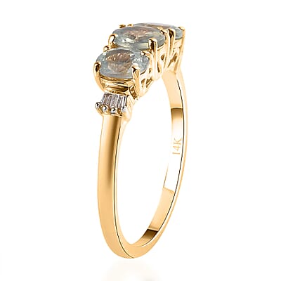 Luxoro AAA Narsipatnam Alexandrite and G-H I3 Diamond 1.30 ctw Accent Ring in 14K Yellow Gold (Size 6.0)