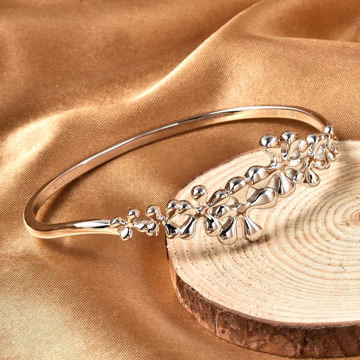 LucyQ Splash Collection Rhodium Over Sterling Silver Bangle Bracelet (7.50 in) image number 1