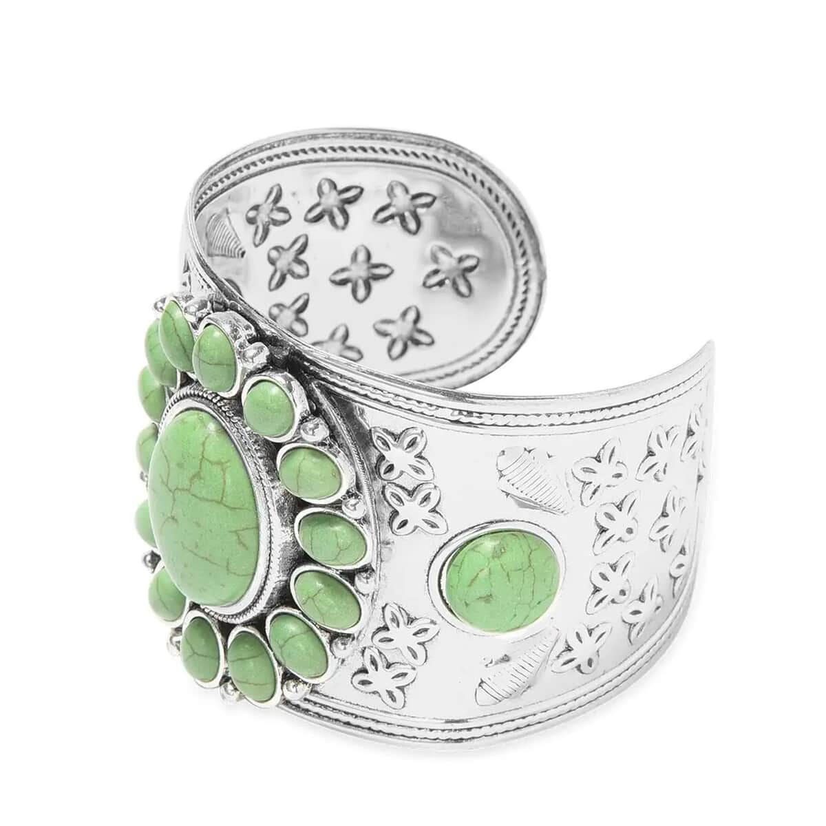 Green Howlite Gemstone Floral Cuff Bracelet 7.50-8.50 Inch, Earrings and Pendant Necklace 26-30 Inches in Silvertone 139.00 ctw image number 8