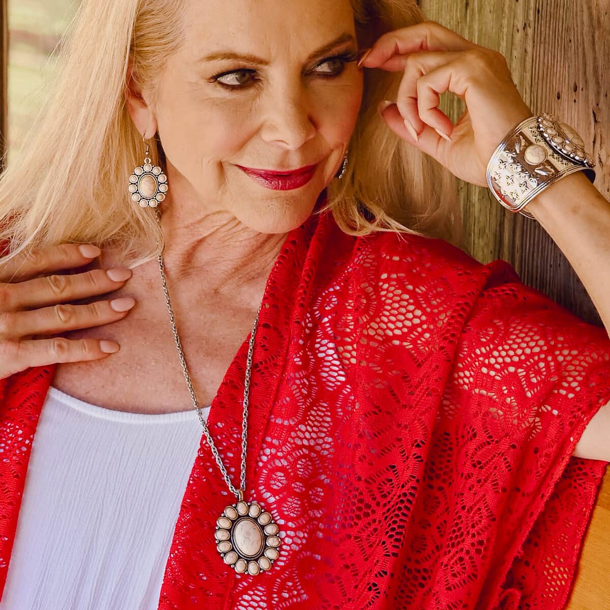 White Howlite Gemstone 139.00 ctw Floral Cuff Bracelet 7.50-8.50 Inch, Earrings and Pendant Necklace 26-30 Inches in Silvertone image number 6