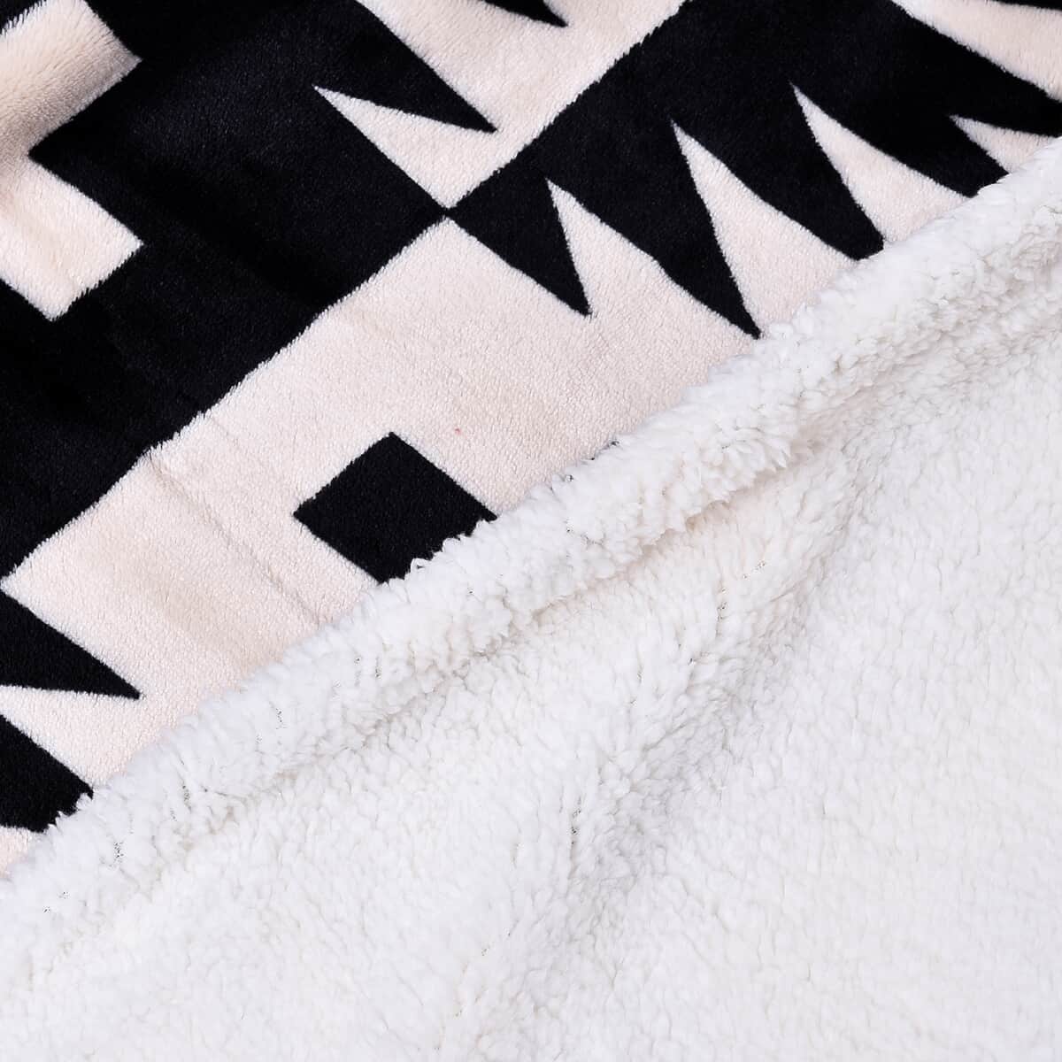 Homesmart Brown Tribal Print Pattern Soft Flannel-Sherpa Blanket image number 4